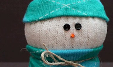 Cách làm người tuyết từ vớ chân ngộ nghĩnh