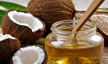 Dưỡng tóc bằng dầu dừa: Hiệu quả thật hay chỉ là lời đồn?