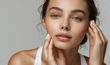 Da nhạy cảm nên dùng mỹ phẩm gì để không kích ứng?